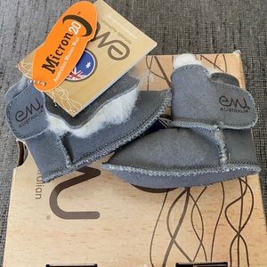 NIB Emu Australia 100% Merino Gray booties 0-6 mos